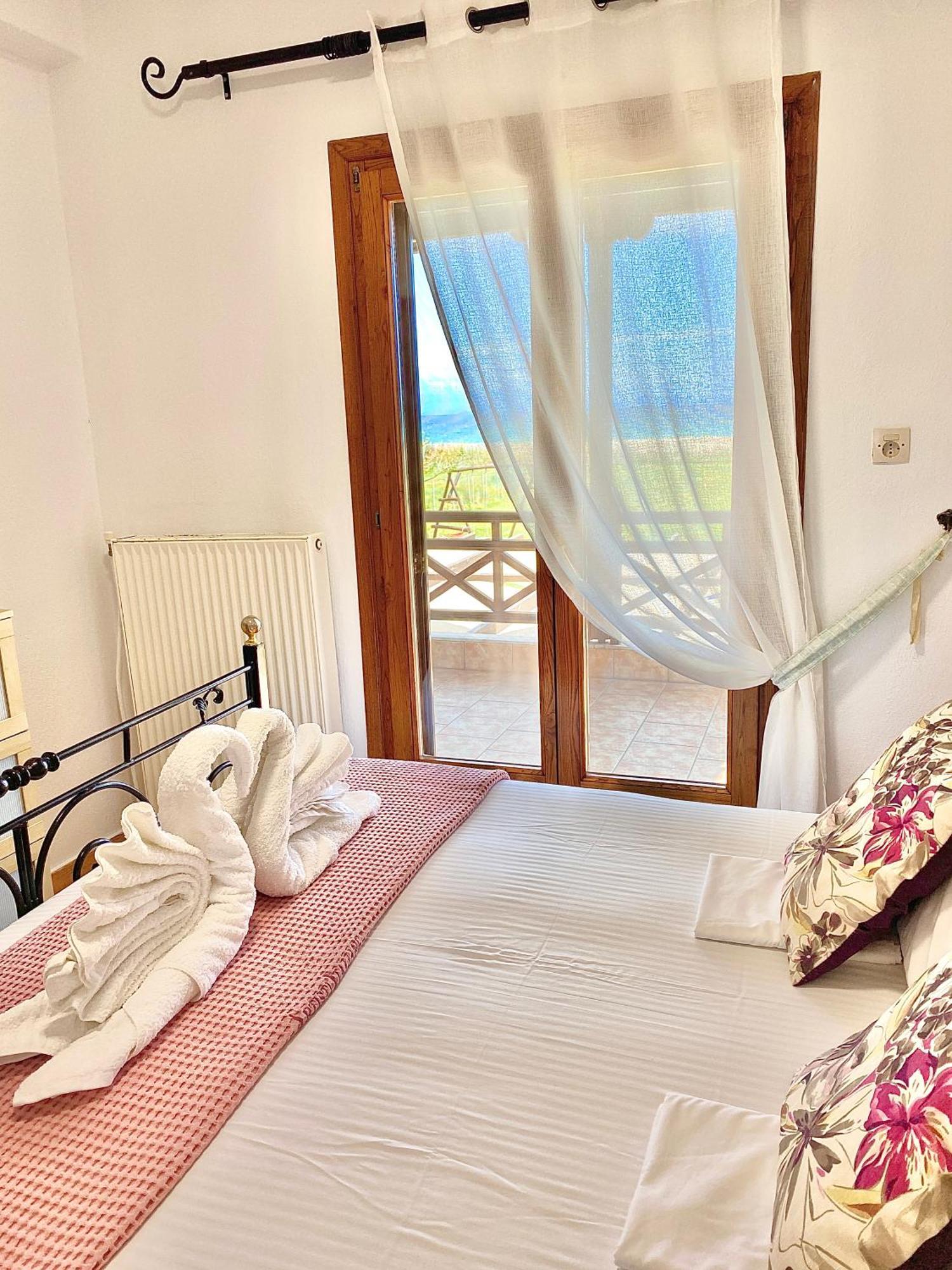 Seafront Oasis Beach Houses Иерисос Екстериор снимка